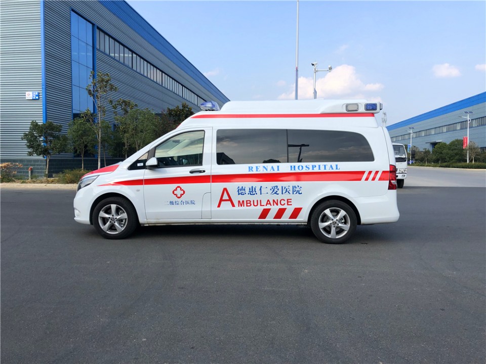奔驰国六救护车 (2)